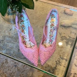 NEW never worn Gucci Pizzo Venice pink shoes